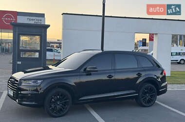 Внедорожник / Кроссовер Audi Q7 2015 в 