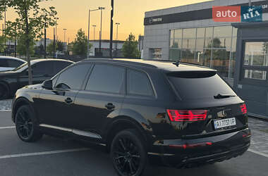 Внедорожник / Кроссовер Audi Q7 2015 в 
