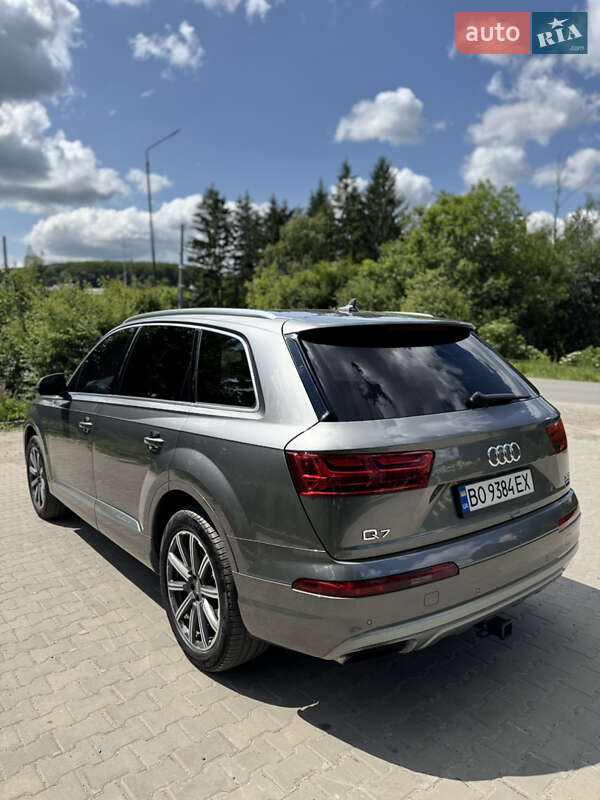 Позашляховик / Кросовер Audi Q7 2016 в Рівному