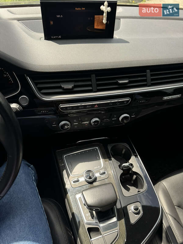 Позашляховик / Кросовер Audi Q7 2016 в Рівному