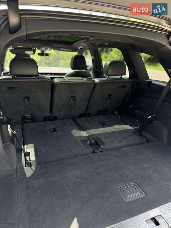 Позашляховик / Кросовер Audi Q7 2016 в Рівному