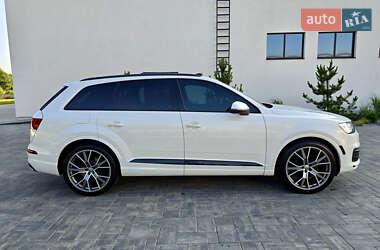 Позашляховик / Кросовер Audi Q7 2017 в 
