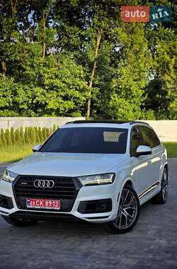 Позашляховик / Кросовер Audi Q7 2017 в 