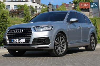 Внедорожник / Кроссовер Audi Q7 2017 в 
