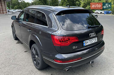 Позашляховик / Кросовер Audi Q7 2010 в 
