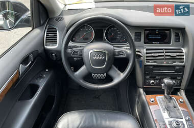 Позашляховик / Кросовер Audi Q7 2010 в 
