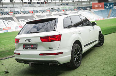 Внедорожник / Кроссовер Audi Q7 2017 в 