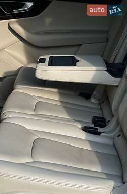 Внедорожник / Кроссовер Audi Q7 2018 в 
