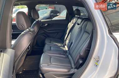 Внедорожник / Кроссовер Audi Q7 2016 в 
