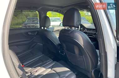 Внедорожник / Кроссовер Audi Q7 2016 в 