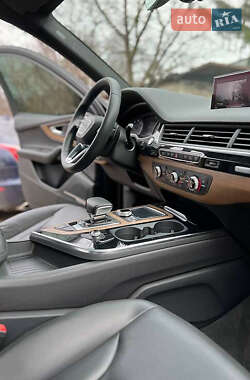 Позашляховик / Кросовер Audi Q7 2017 в 