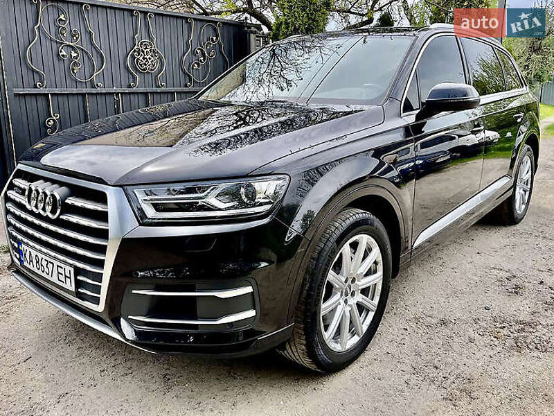Позашляховик / Кросовер Audi Q7 2017 в 