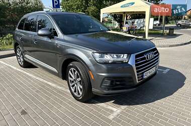 Внедорожник / Кроссовер Audi Q7 2017 в 