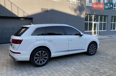 Внедорожник / Кроссовер Audi Q7 2016 в 