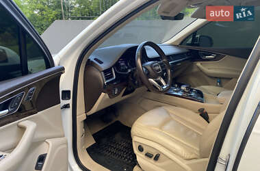 Внедорожник / Кроссовер Audi Q7 2016 в 