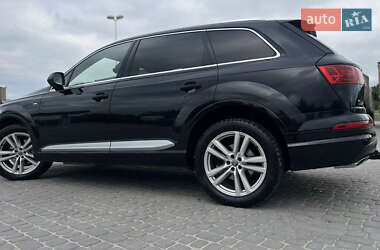 Внедорожник / Кроссовер Audi Q7 2017 в 