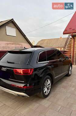 Внедорожник / Кроссовер Audi Q7 2018 в 