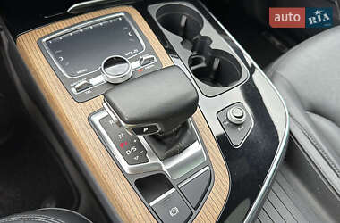 Внедорожник / Кроссовер Audi Q7 2017 в 