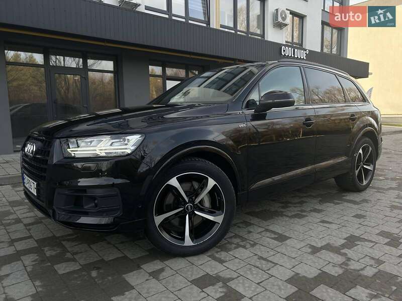 Внедорожник / Кроссовер Audi Q7 2018 в 