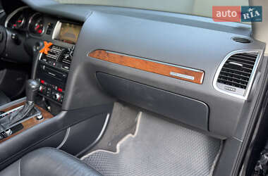 Внедорожник / Кроссовер Audi Q7 2010 в 