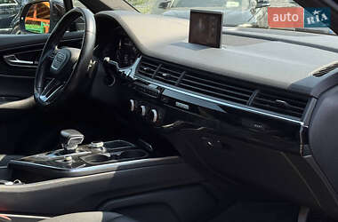 Внедорожник / Кроссовер Audi Q7 2016 в 