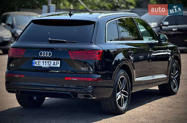 Внедорожник / Кроссовер Audi Q7 2016 в 