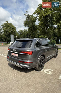 Внедорожник / Кроссовер Audi Q7 2024 в 