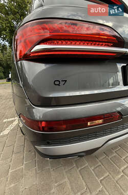 Внедорожник / Кроссовер Audi Q7 2024 в 