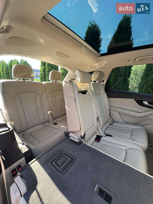 Внедорожник / Кроссовер Audi Q7 2016 в Дубно