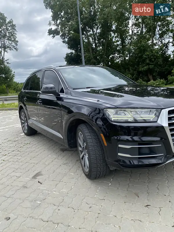 Внедорожник / Кроссовер Audi Q7 2016 в 