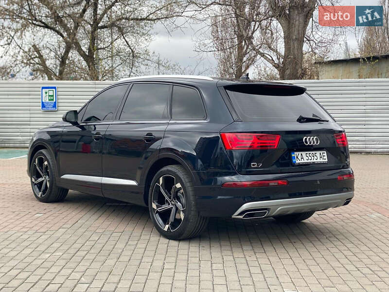 Позашляховик / Кросовер Audi Q7 2017 в Києві