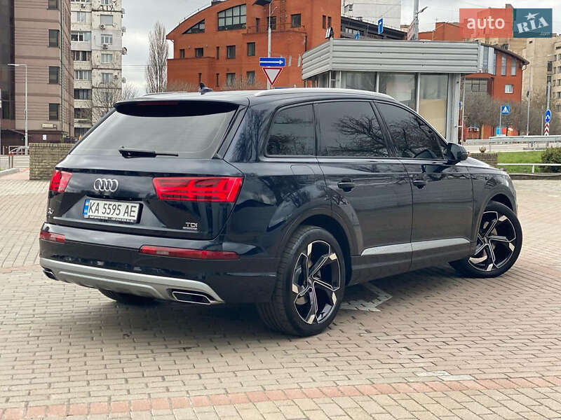 Позашляховик / Кросовер Audi Q7 2017 в Києві