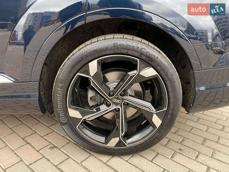 Позашляховик / Кросовер Audi Q7 2017 в Києві