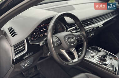 Внедорожник / Кроссовер Audi Q7 2017 в 