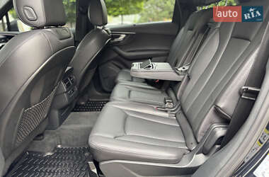 Внедорожник / Кроссовер Audi Q7 2017 в 