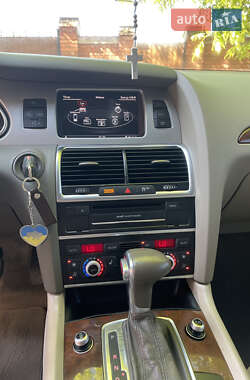 Позашляховик / Кросовер Audi Q7 2013 в 