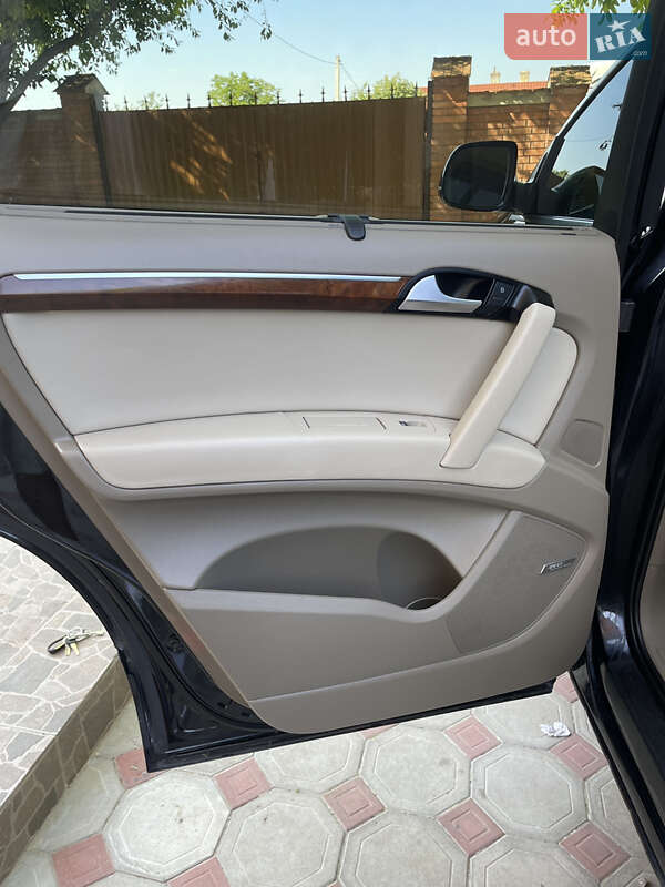 Позашляховик / Кросовер Audi Q7 2013 в Львові