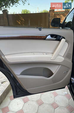 Позашляховик / Кросовер Audi Q7 2013 в 