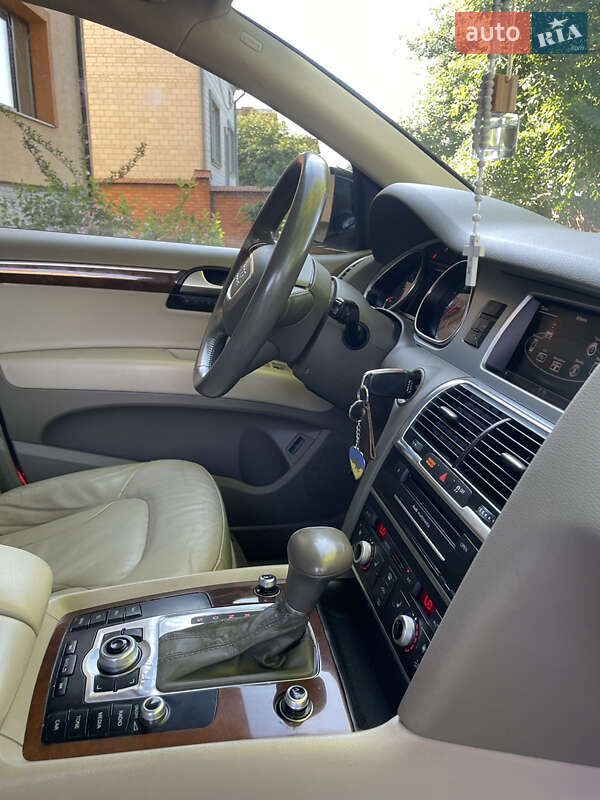 Позашляховик / Кросовер Audi Q7 2013 в Львові