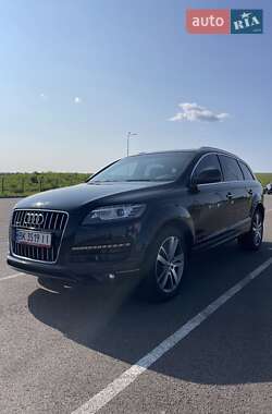 Позашляховик / Кросовер Audi Q7 2013 в 