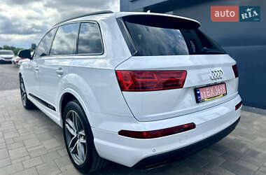 Внедорожник / Кроссовер Audi Q7 2017 в 