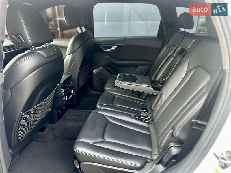 Внедорожник / Кроссовер Audi Q7 2017 в Ровно