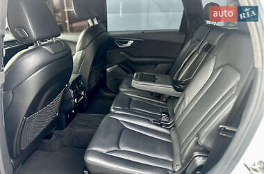 Внедорожник / Кроссовер Audi Q7 2017 в 