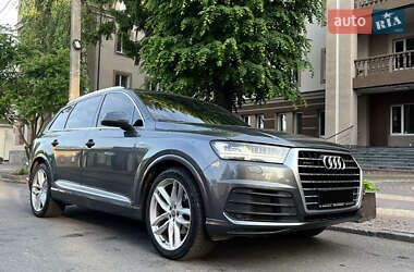 Позашляховик / Кросовер Audi Q7 2016 в 