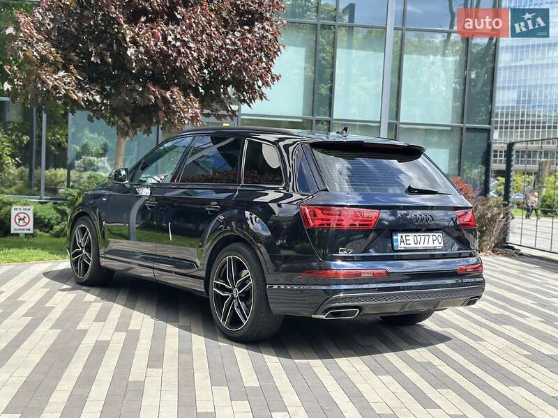 Внедорожник / Кроссовер Audi Q7 2017 в Киеве