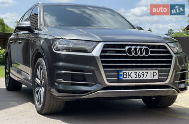 Внедорожник / Кроссовер Audi Q7 2016 в Дубно