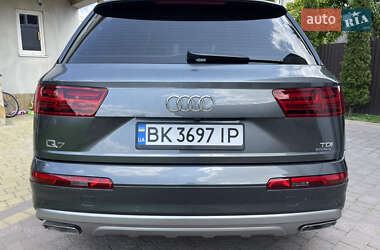 Внедорожник / Кроссовер Audi Q7 2016 в 