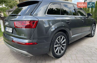 Внедорожник / Кроссовер Audi Q7 2016 в 