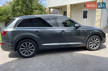 Внедорожник / Кроссовер Audi Q7 2016 в 