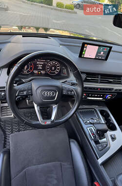 Позашляховик / Кросовер Audi Q7 2017 в 